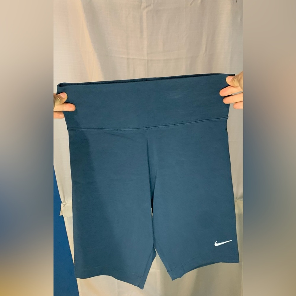 Nike - Picture 2 of 3